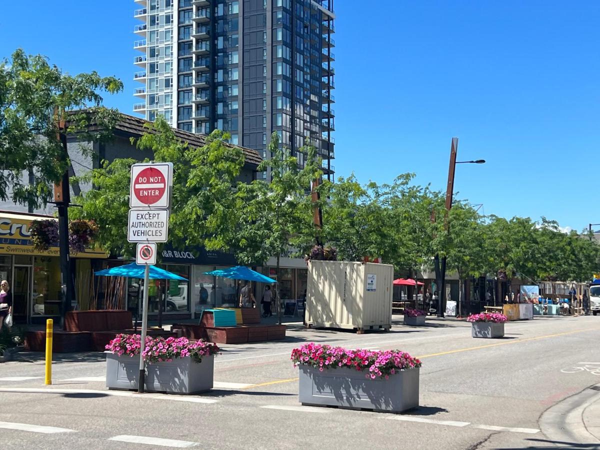 Amazing Brand New Lakeview Condo Downtown Kelowna Eksteriør bilde