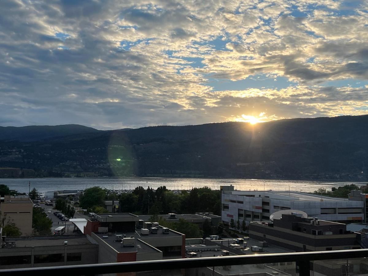 Amazing Brand New Lakeview Condo Downtown Kelowna Eksteriør bilde