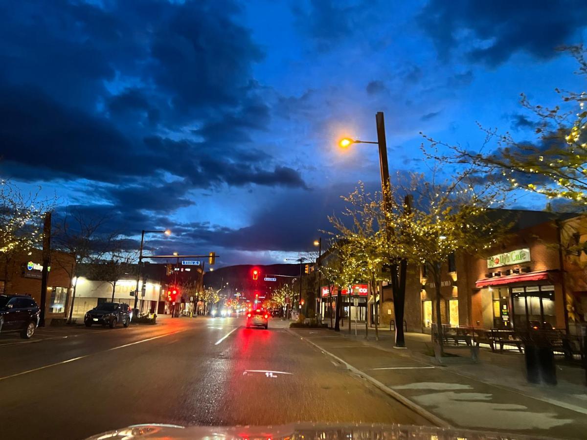 Amazing Brand New Lakeview Condo Downtown Kelowna Eksteriør bilde