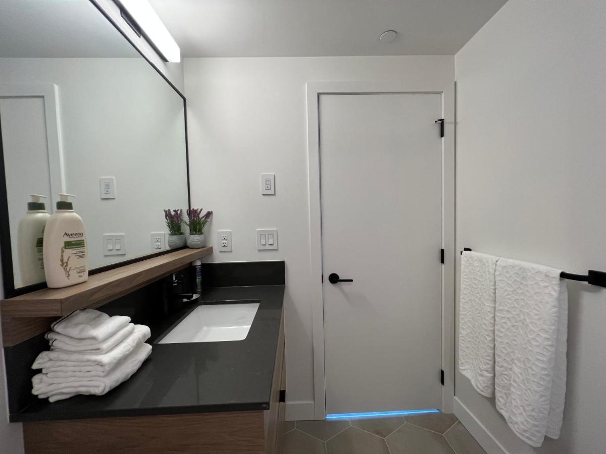Amazing Brand New Lakeview Condo Downtown Kelowna Eksteriør bilde