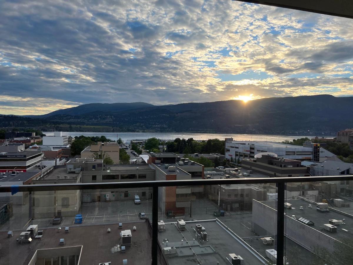Amazing Brand New Lakeview Condo Downtown Kelowna Eksteriør bilde