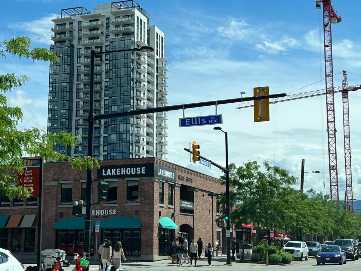 Amazing Brand New Lakeview Condo Downtown Kelowna Eksteriør bilde